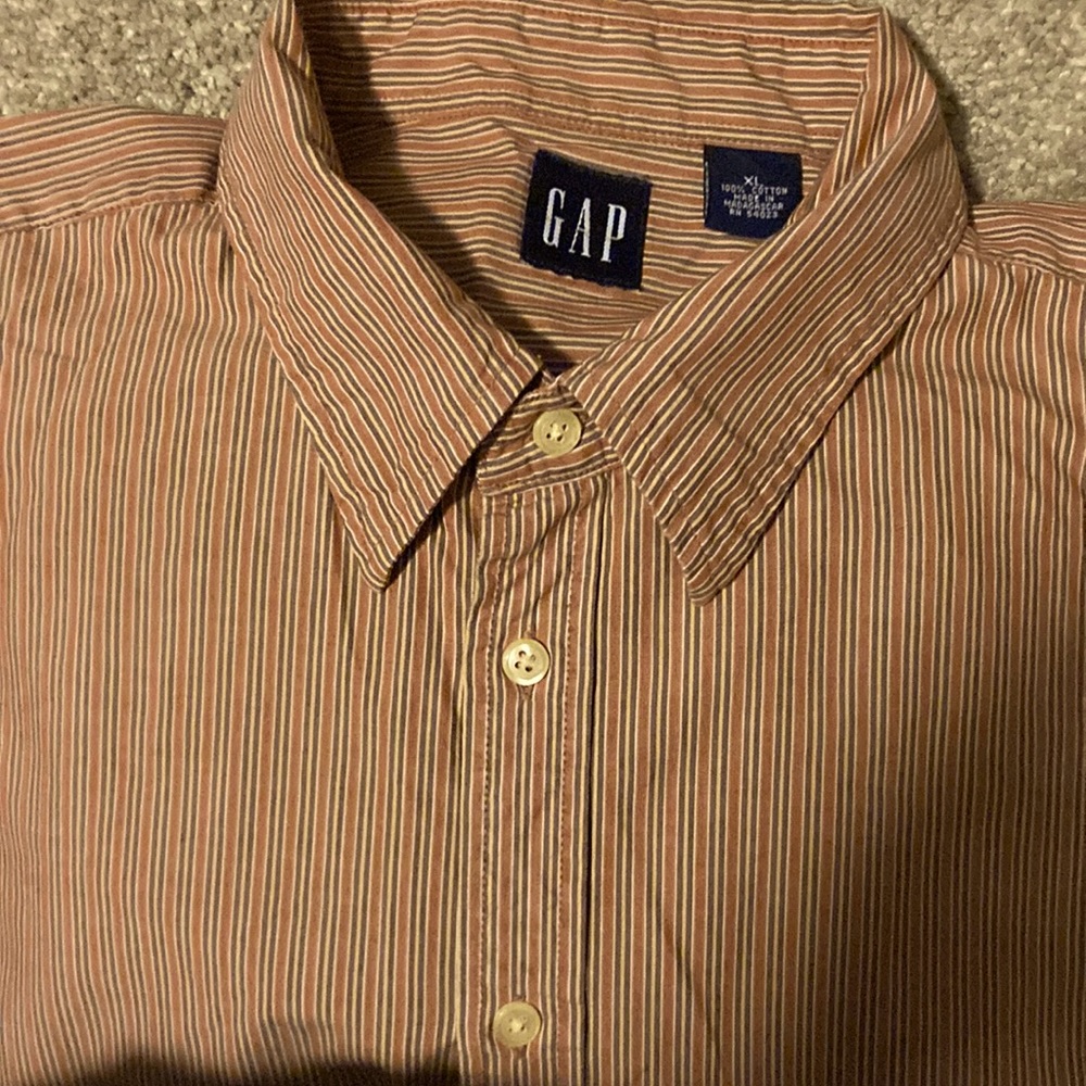 Gap long sleeve shirt with small stripes of gray, salmon, white and gold.